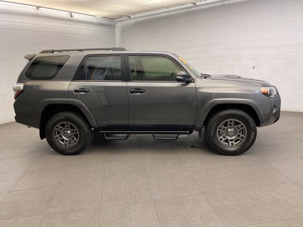 Used 2020 Gray Toyota Venture image 7