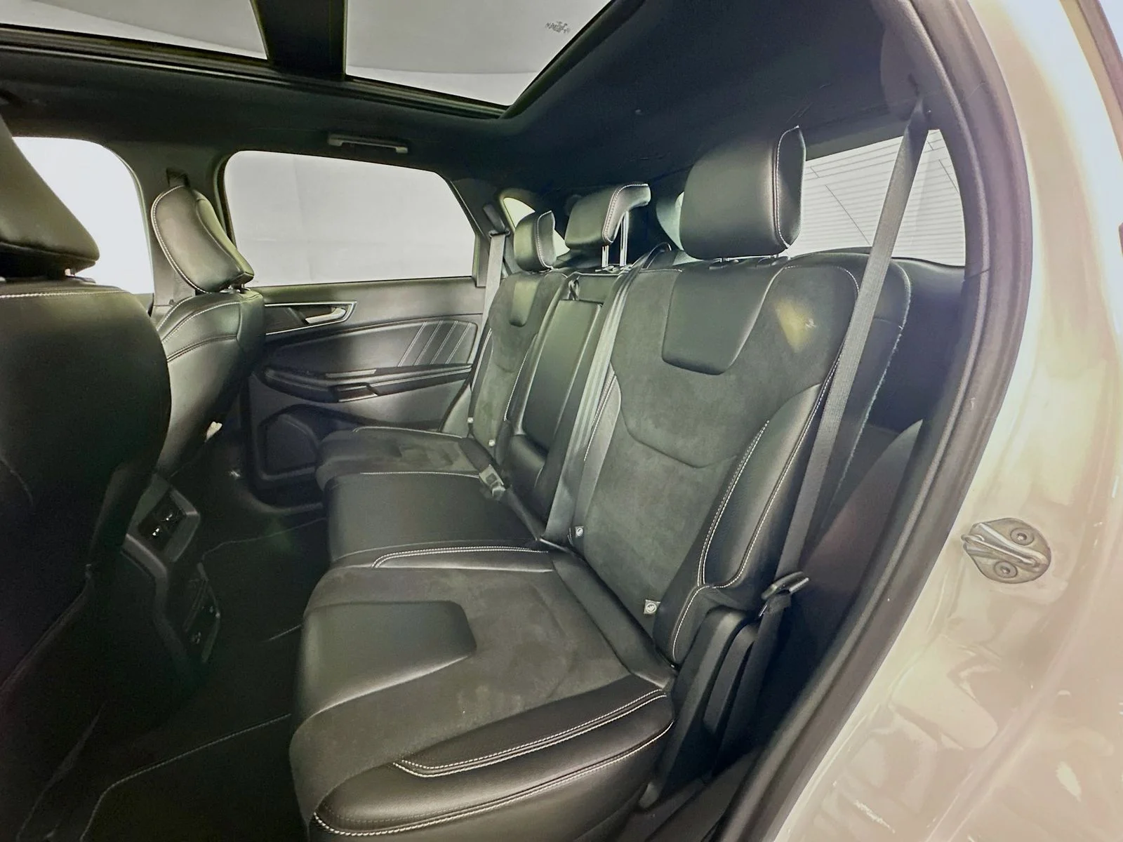 Used 2022 Star White Metallic Tri-Coat Ford ST image 26
