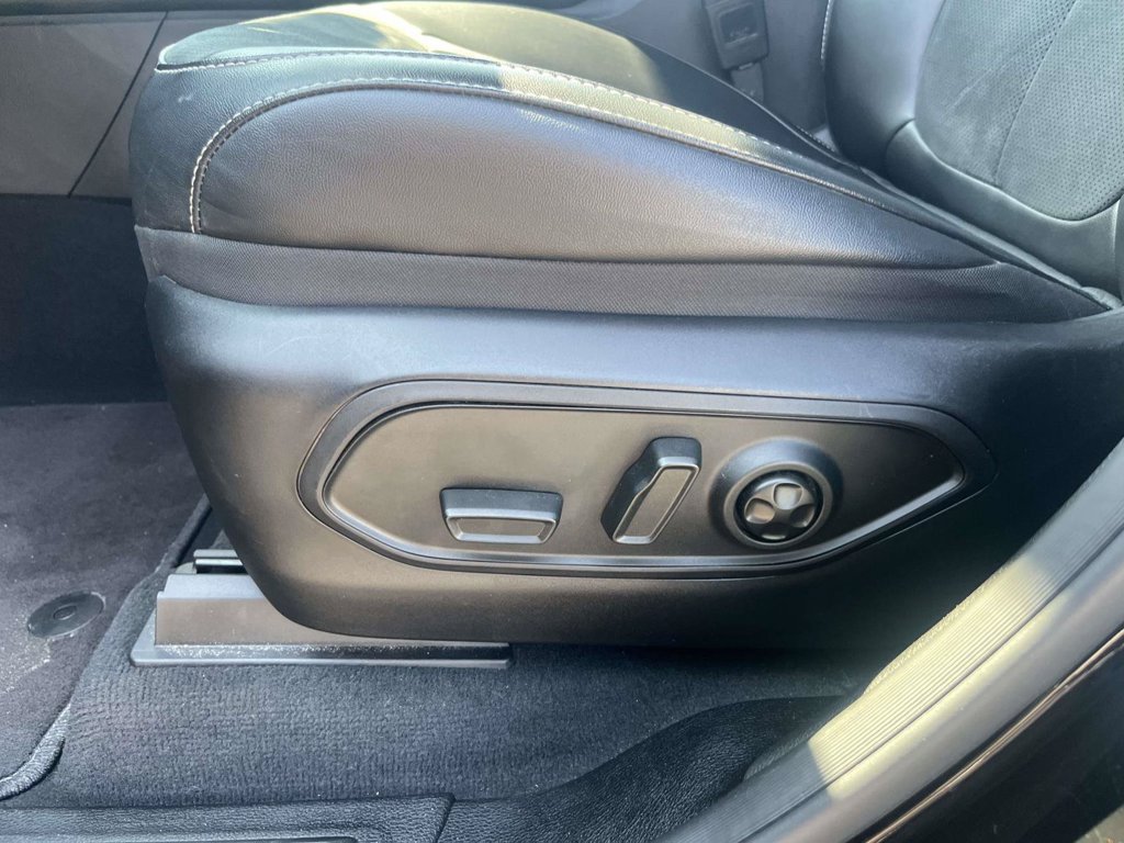 Used 2025 Black Jeep Altitude image 16