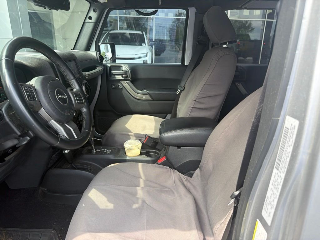 Used 2017 Silver Jeep Unlimited Sport image 4