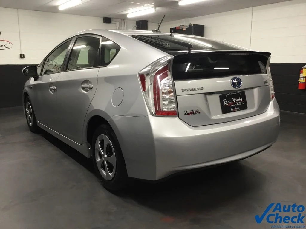 Used 2015 Silver Toyota Three image 8