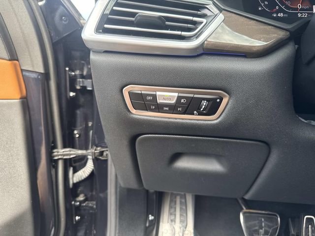 Used 2022 Black BMW sDrive40i image 33