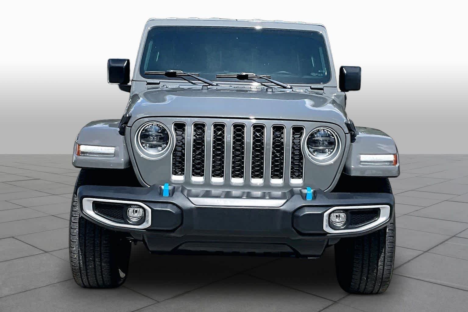Used 2023 Sting-Gray Clearcoat Jeep Sahara image 4
