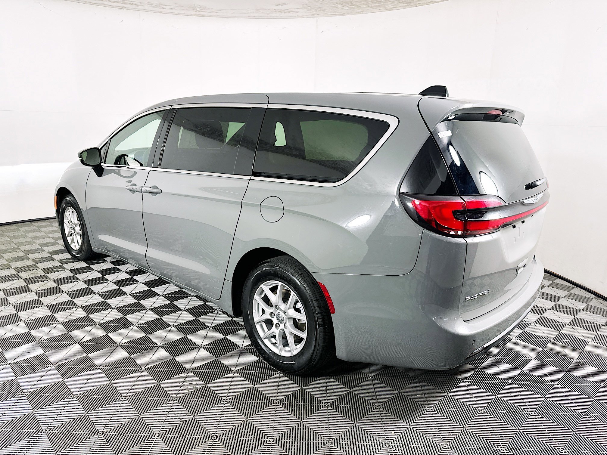 2025 Chrysler Pacifica thumbnail 7