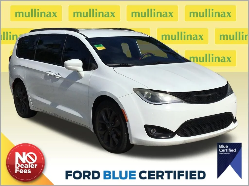 2019 Chrysler Pacifica Touring L Plus's photo
