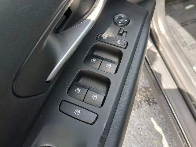 Certified Used 2022 Gray Hyundai SE image 19