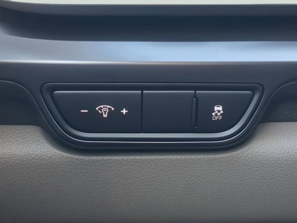 New 2026 Snow White Pearl Kia LX image 25