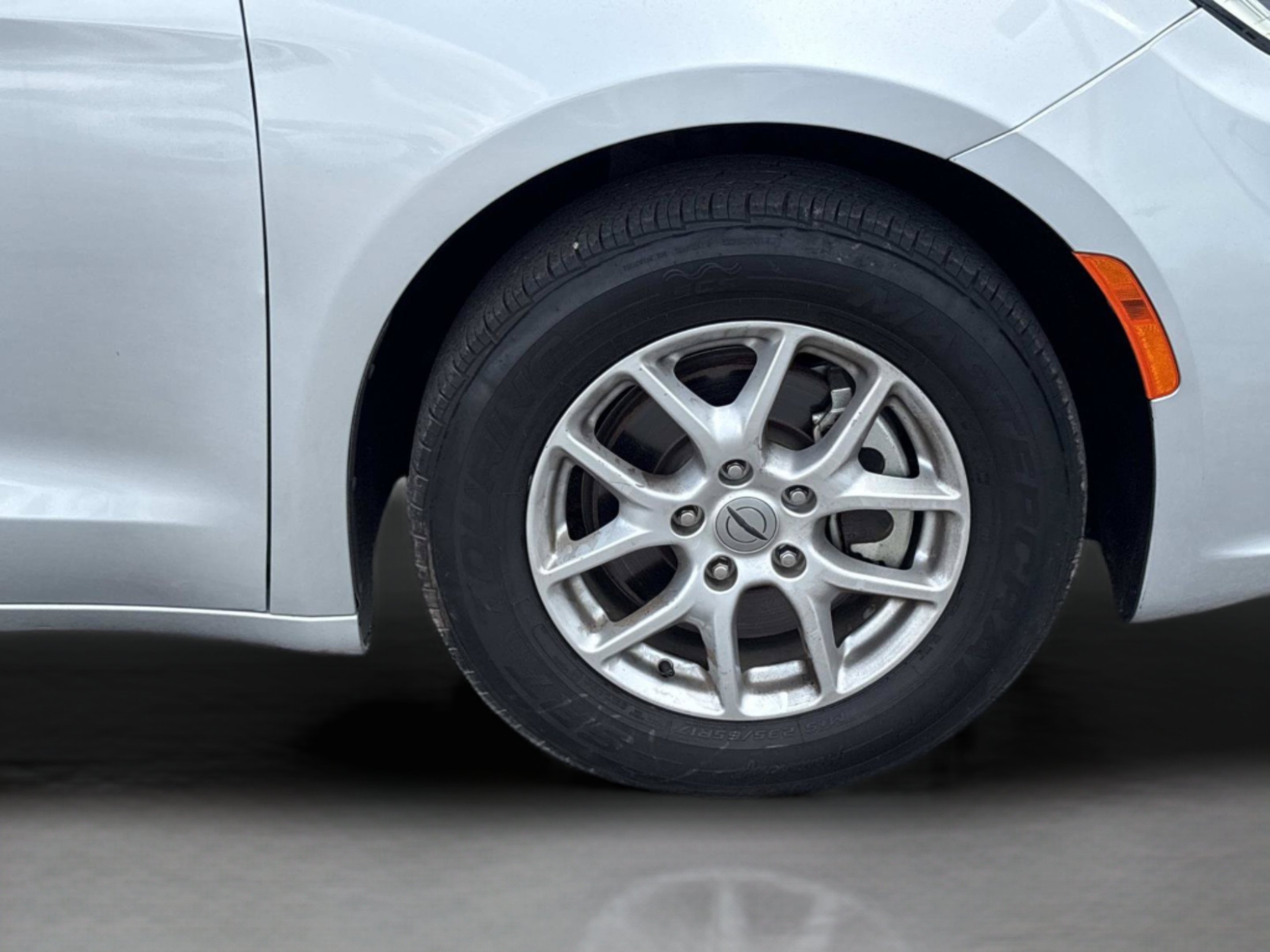 2024 Chrysler Pacifica Touring L - Photo 34