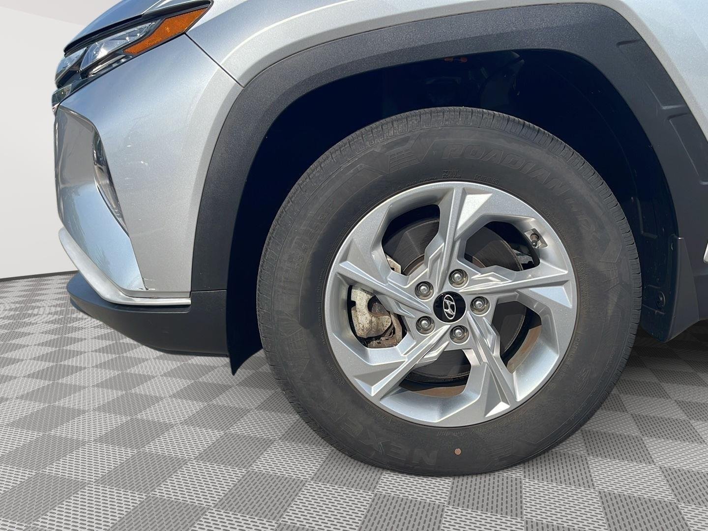 Used 2022 Shimmering Silver Hyundai SEL image 9