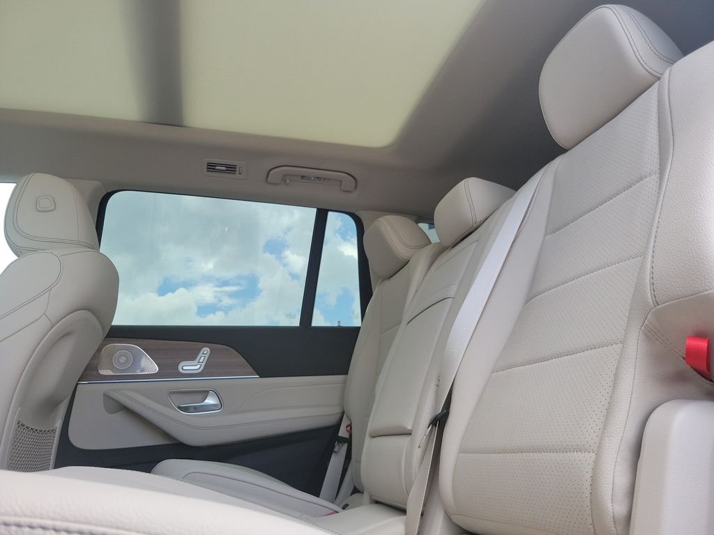 New 2026 Polar White Mercedes-Benz GLS 450 image 11