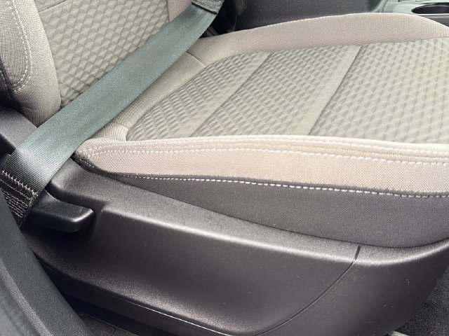 Used 2022 Silver Ford SE image 15