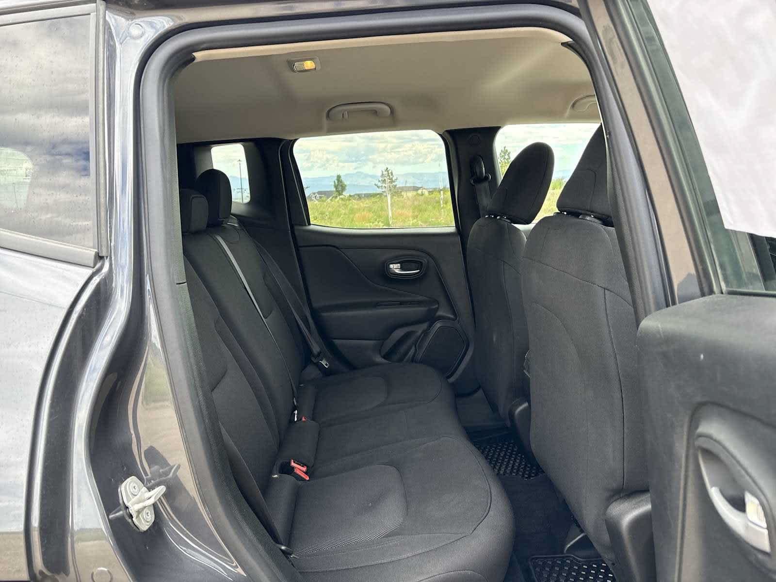 Used 2023 Graphite Gray Jeep Latitude image 35