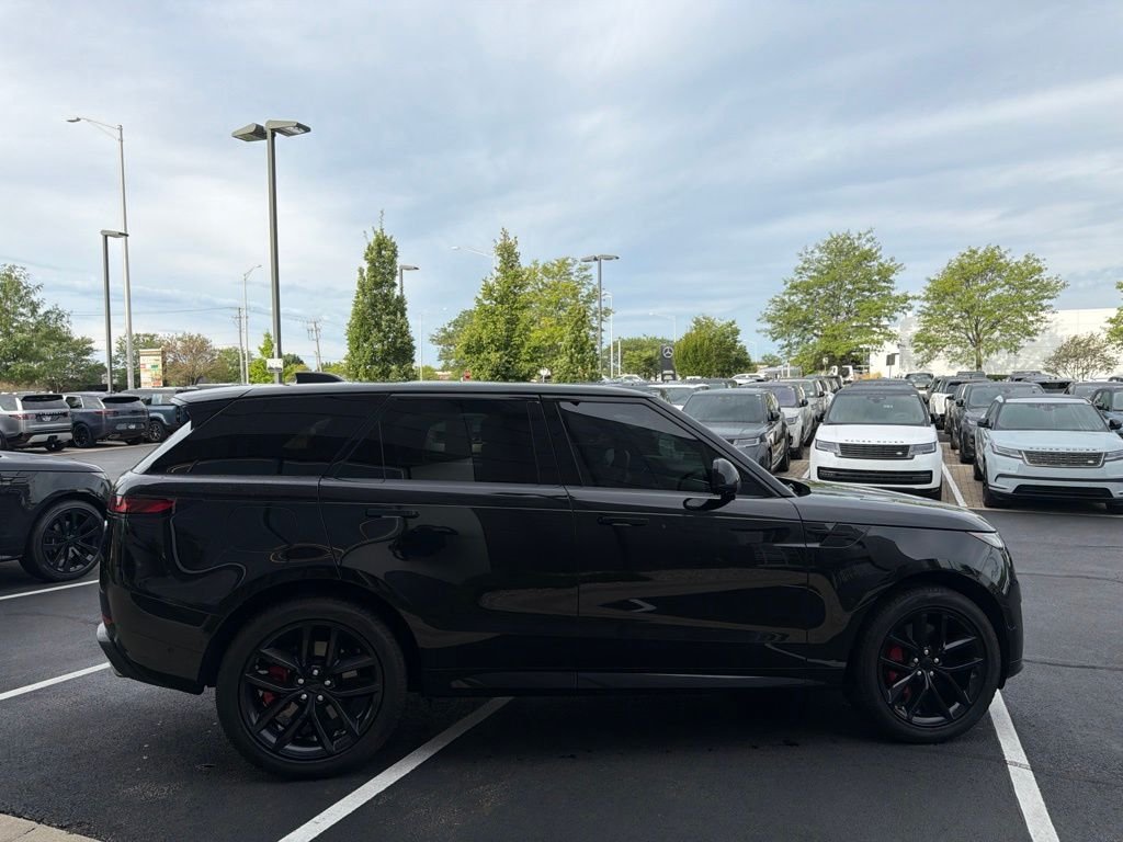 Used 2023 Black Land Rover First Edition image 5