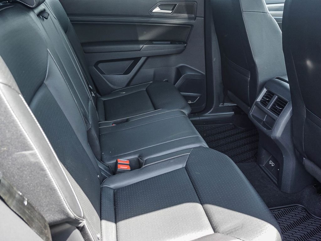 Used 2020 Black Volkswagen 3.6L V6 SE w/Technology R-Line image 13