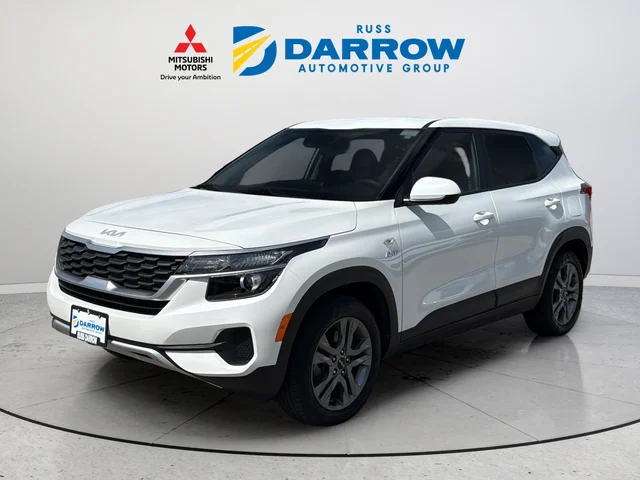 Certified Used 2022 White Kia LX image 1
