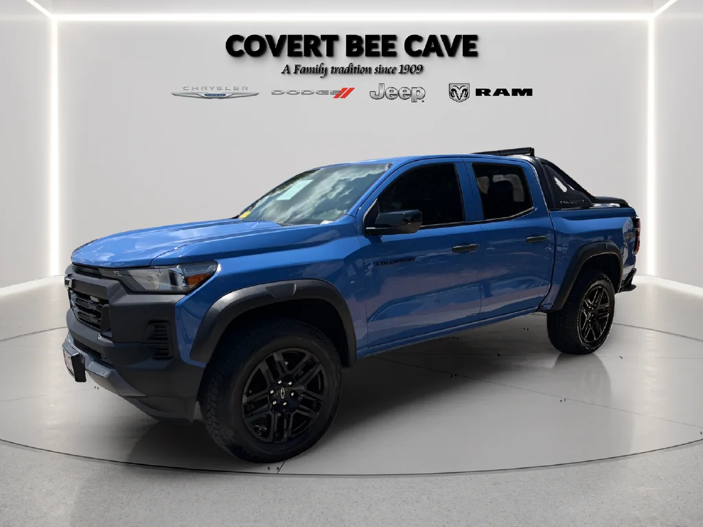 Used 2025 Blue Chevrolet Trail Boss image 4