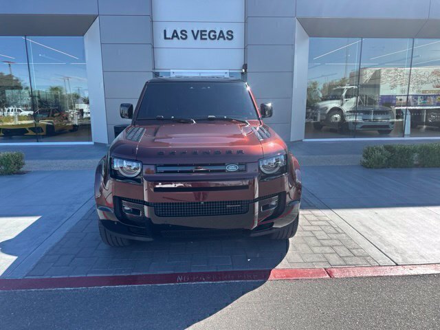 Used 2023  Land Rover X-Dynamic SE image 2
