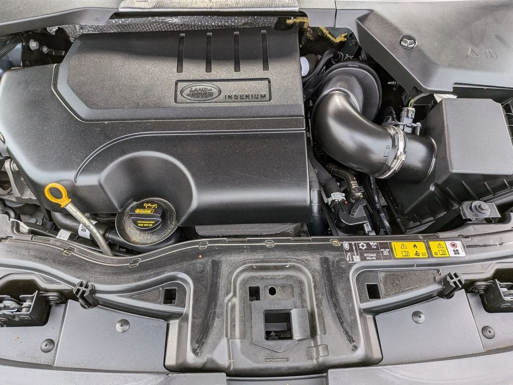 Used 2023  Land Rover SE R-Dynamic image 31