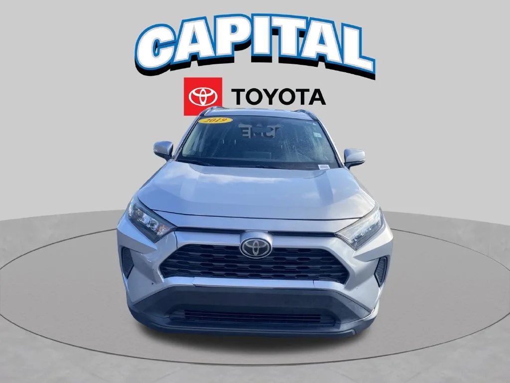 Used 2019 Silver Toyota LE image 18
