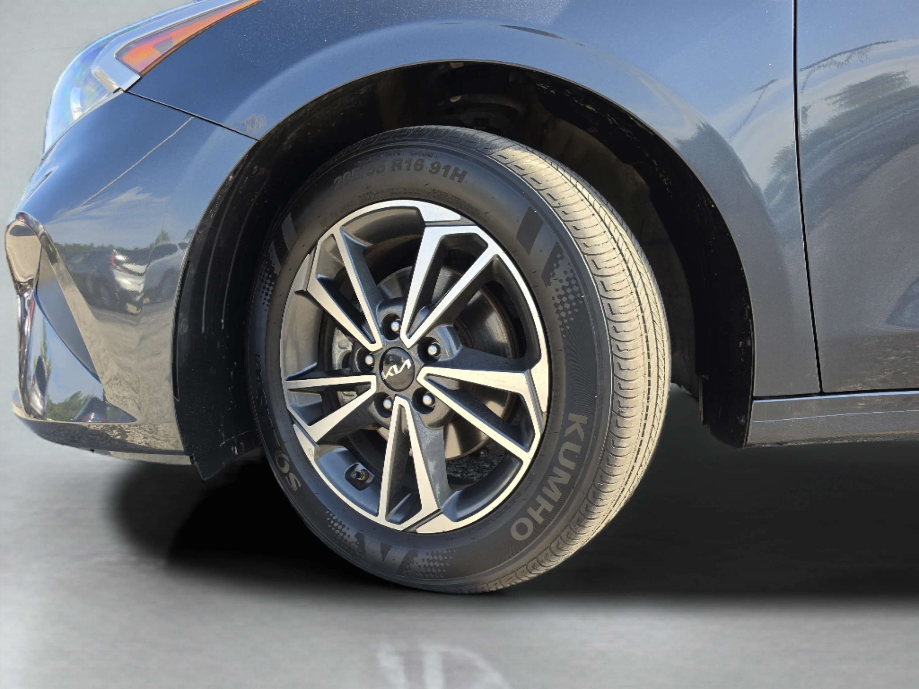 Used 2023 Gravity Gray Kia LXS image 35