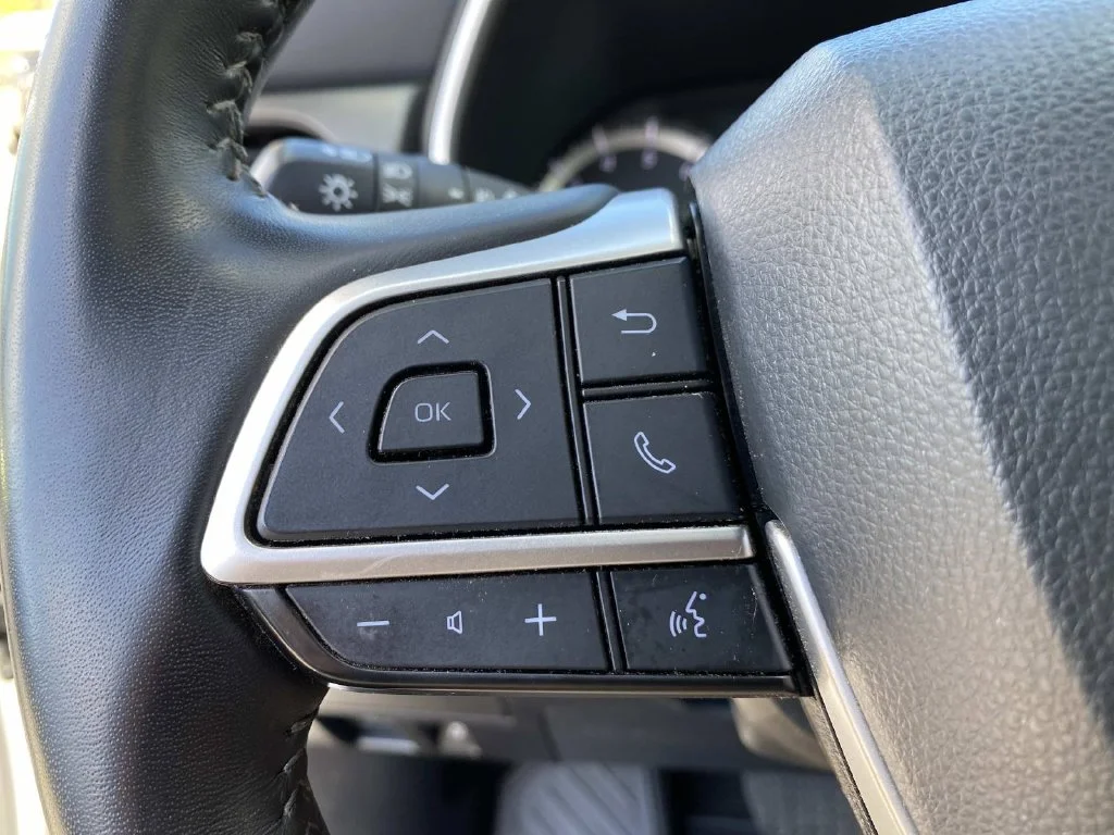Used 2023 Beige Toyota XLE image 20