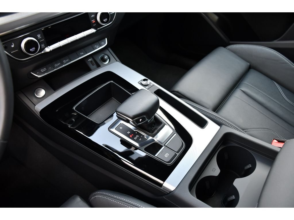 Used 2025 Glacier White Metallic Audi S line Premium image 37