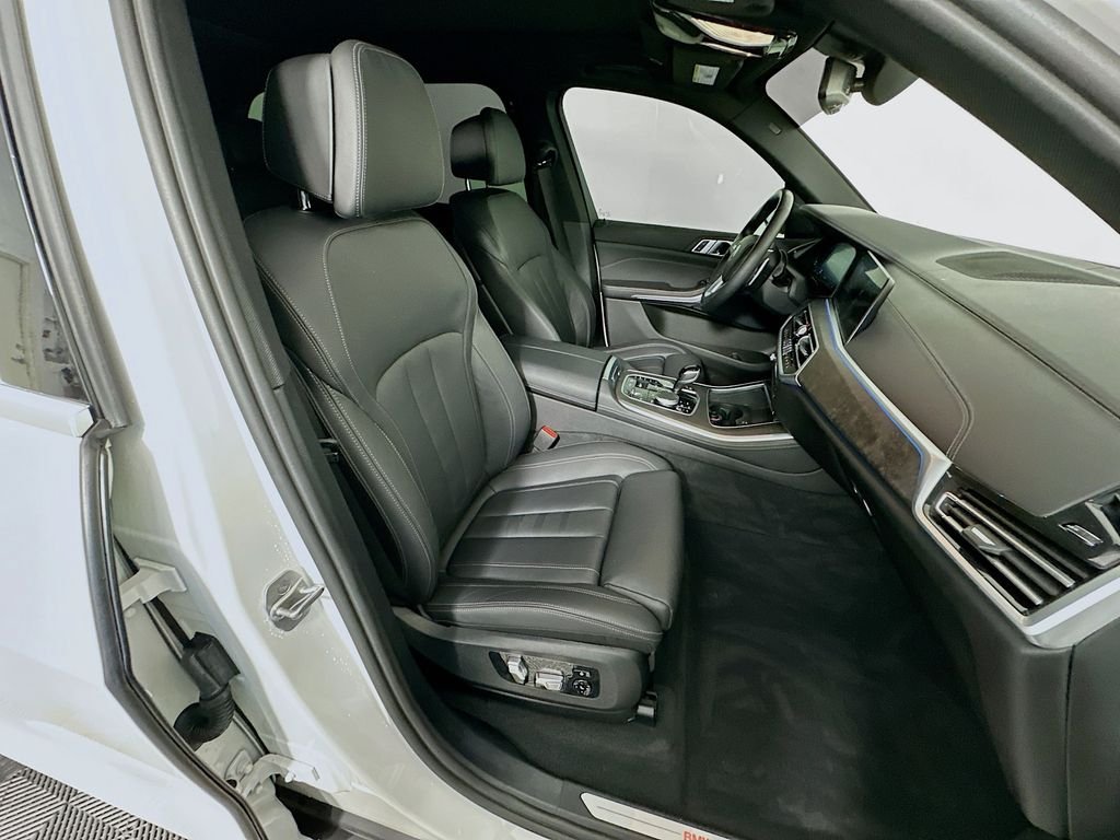Used 2022 Mineral White Metallic BMW xDrive45e image 29