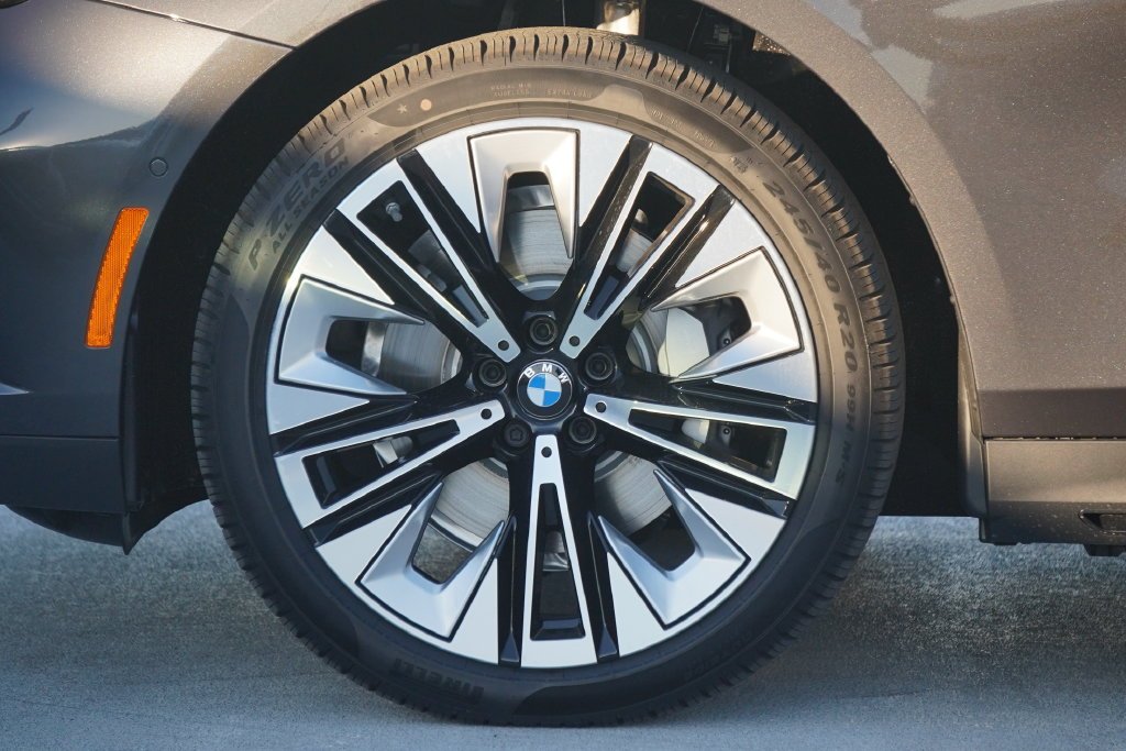 Used 2026 Dark Graphite BMW 530i image 5