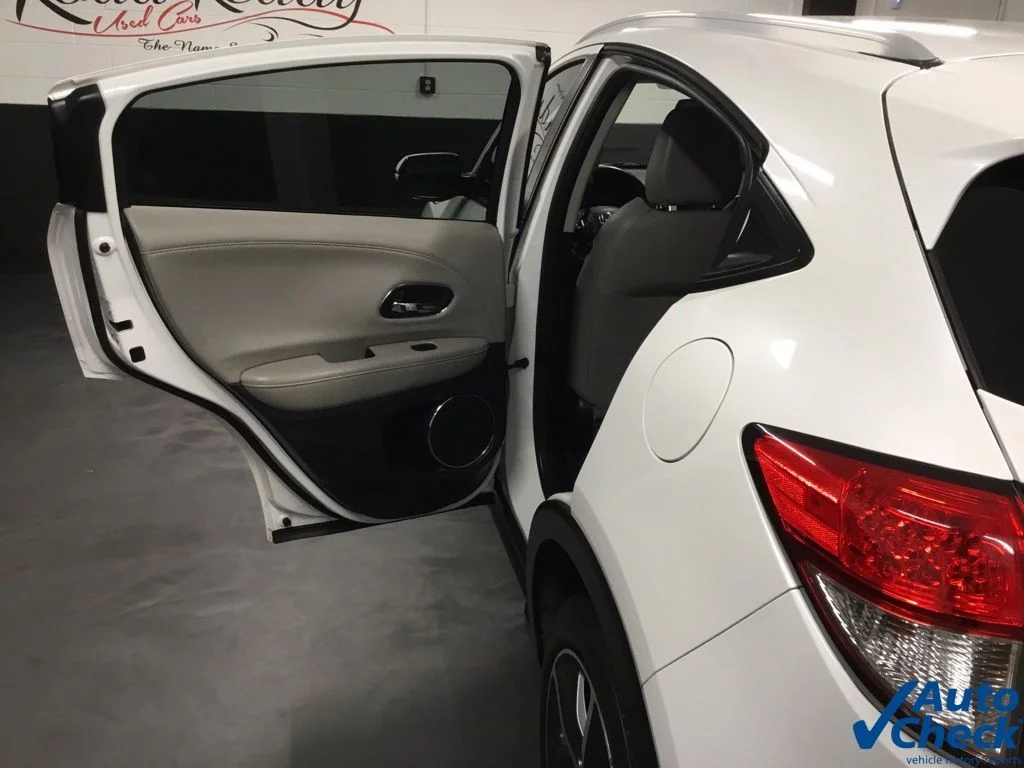 Used 2021 White Honda EX-L image 24