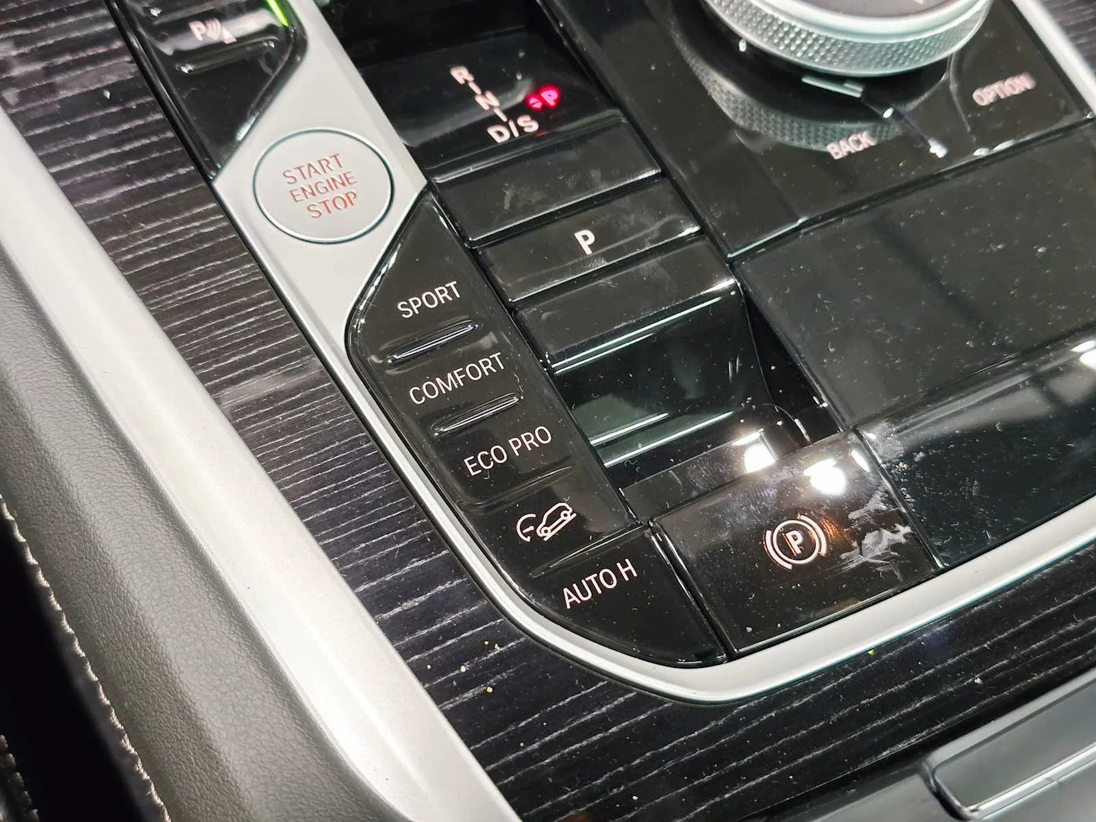 New 2026 Carbon Black Metallic BMW xDrive40i image 17