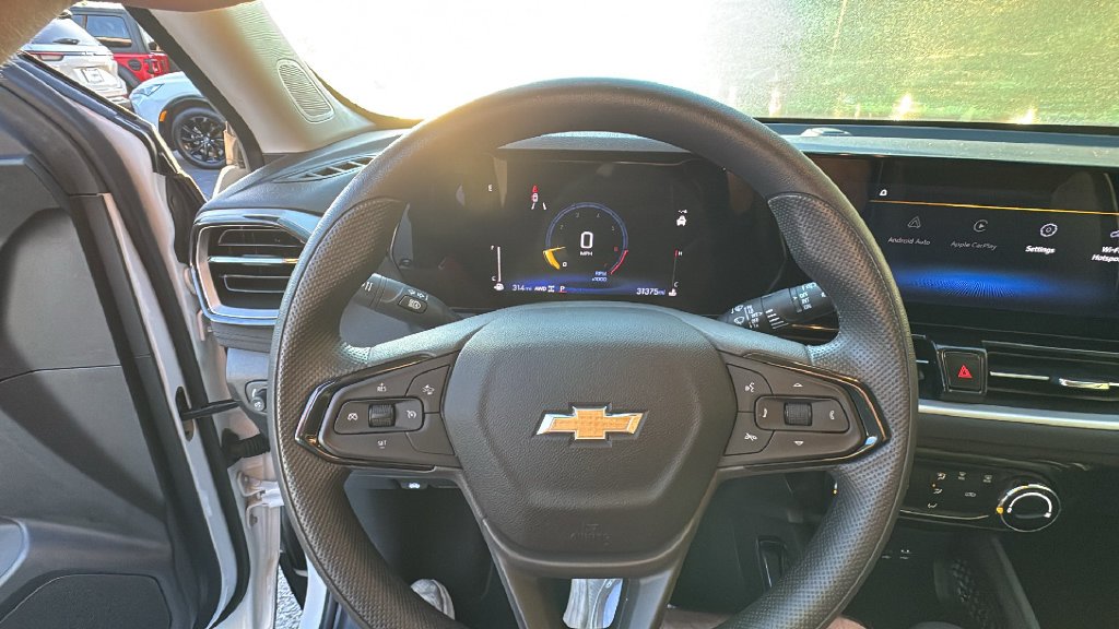 Used 2025 Summit White Chevrolet LT image 15