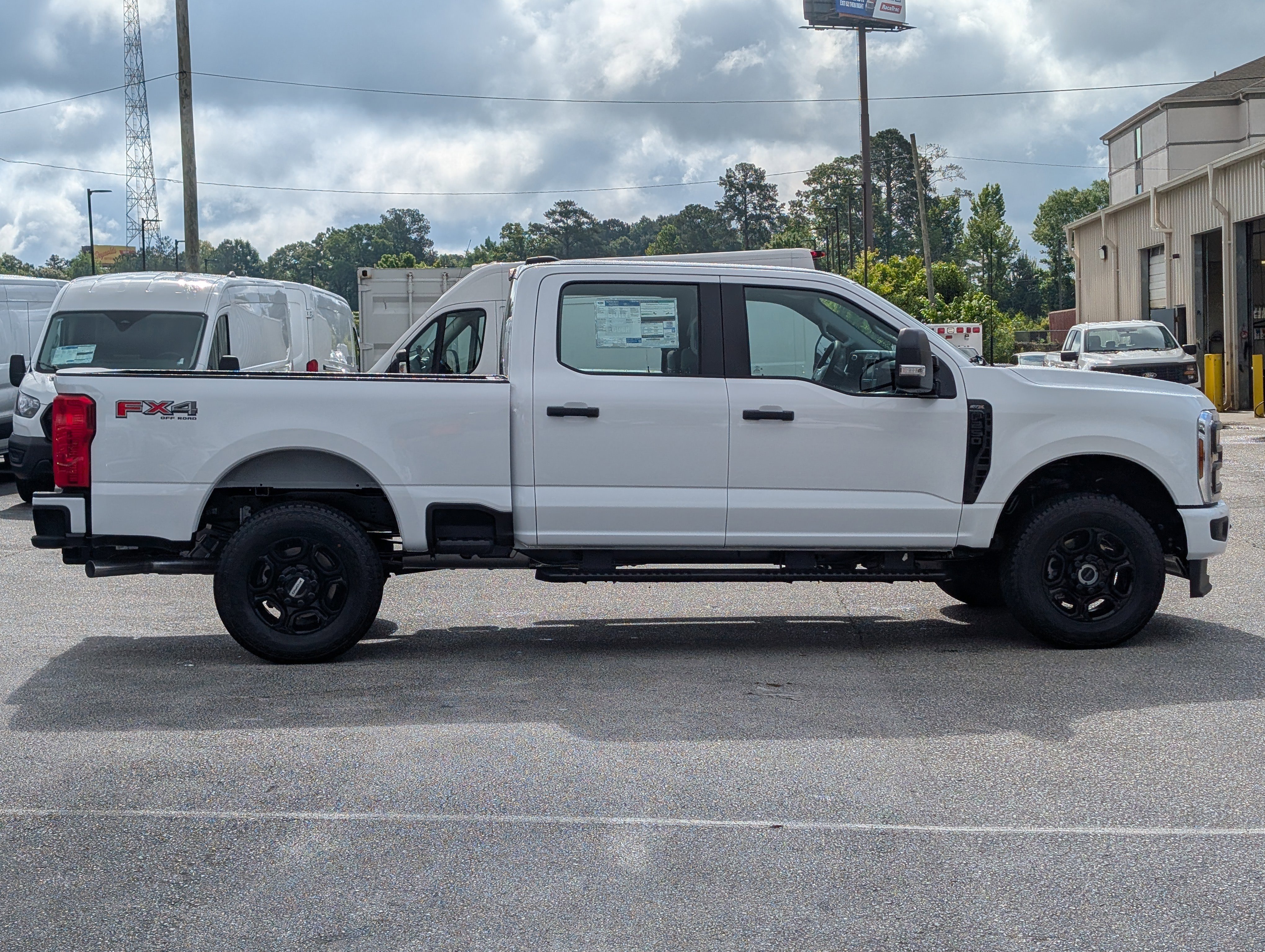 New 2026 OXFORD WHITE FORD XL image 8