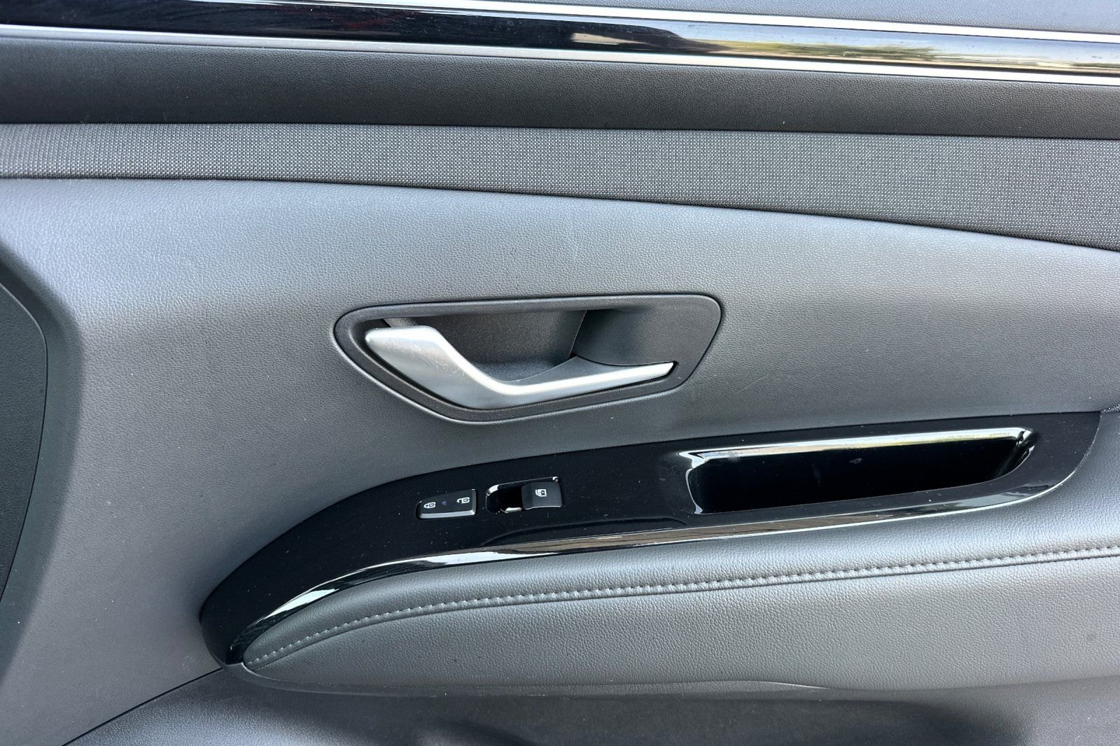Used 2024 White Hyundai SEL Convenience image 19
