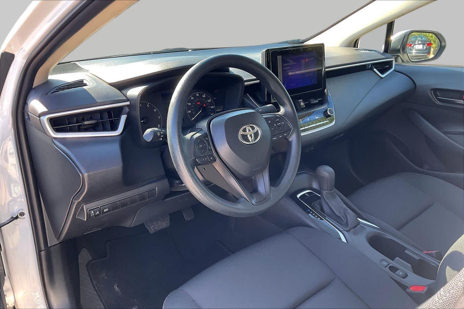 Used 2025 Ice Cap Toyota LE image 17