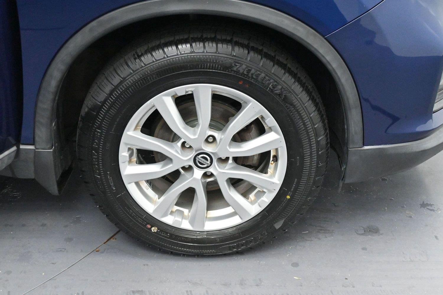 Used 2018 Caspian Blue Nissan SV image 33