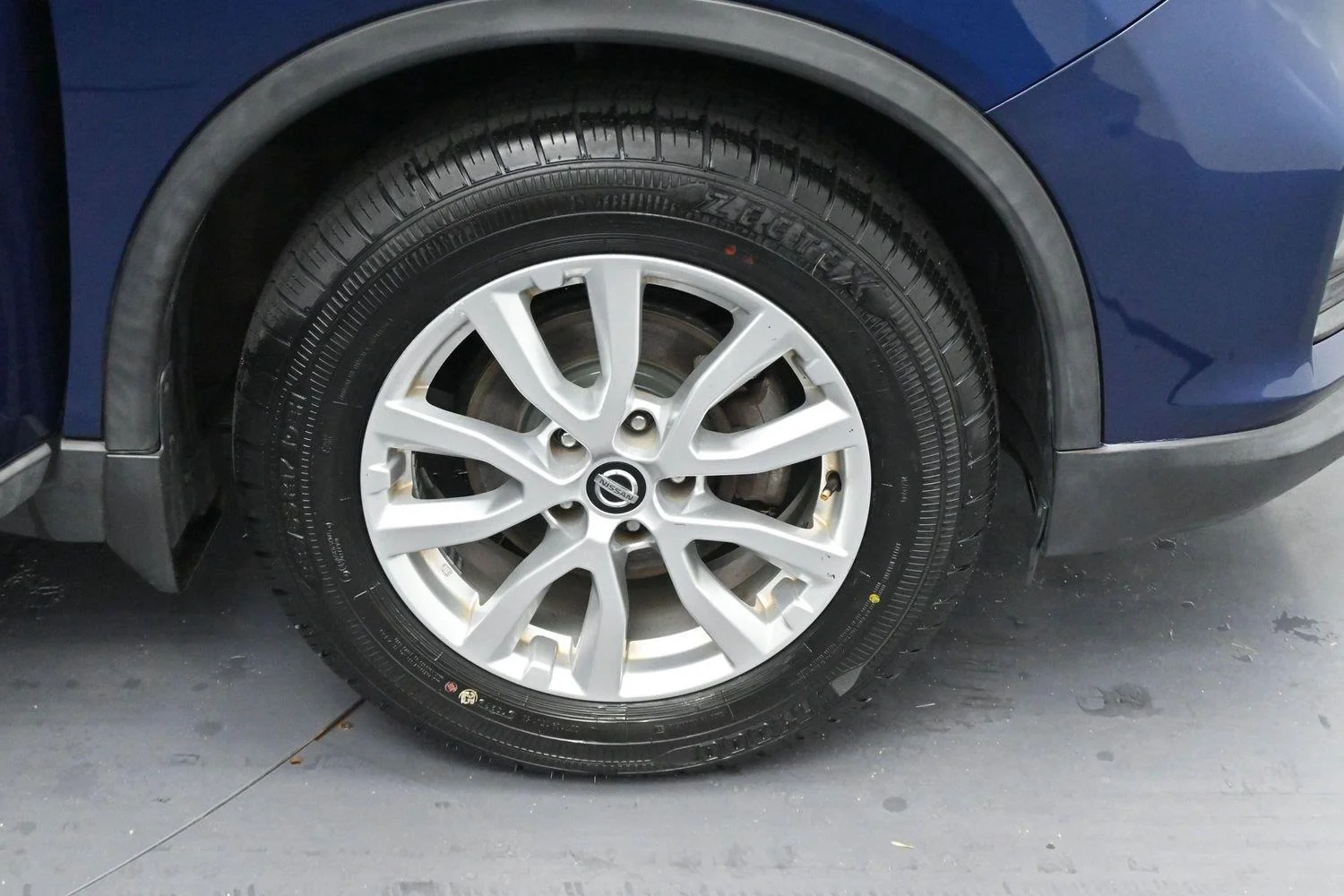 Used 2018 Caspian Blue Nissan SV image 33