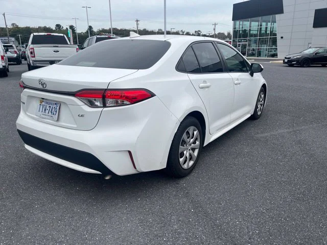 Used 2020 White Toyota LE image 6