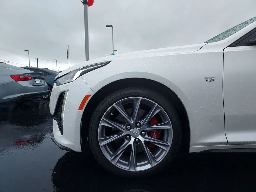 Used 2022 White Cadillac Sport image 16