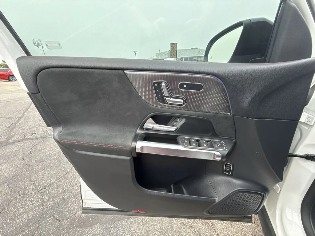 Used 2023  Mercedes-Benz 300 image 13