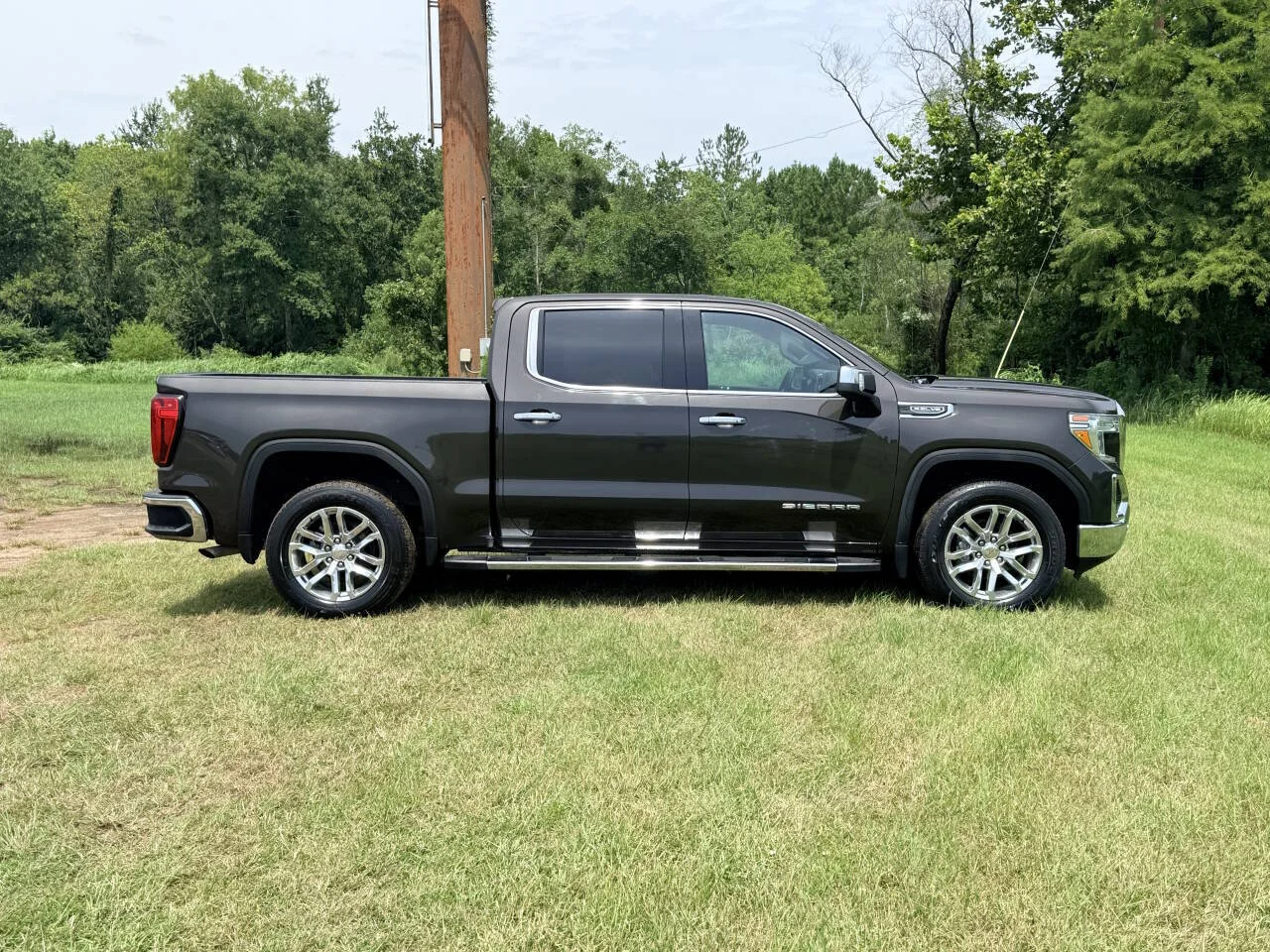 Used 2021 Pewter GMC SLT 4x2 4dr Crew Cab 5.8 ft. SB image 6