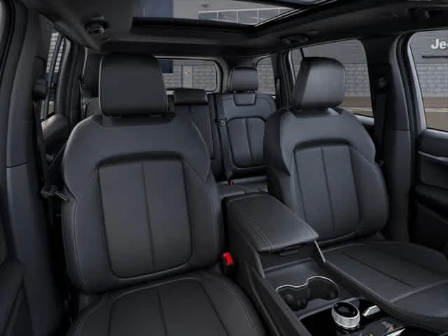 New 2026 Bright White Clear-Coat Exterior Paint Jeep Limited Reserve image 37