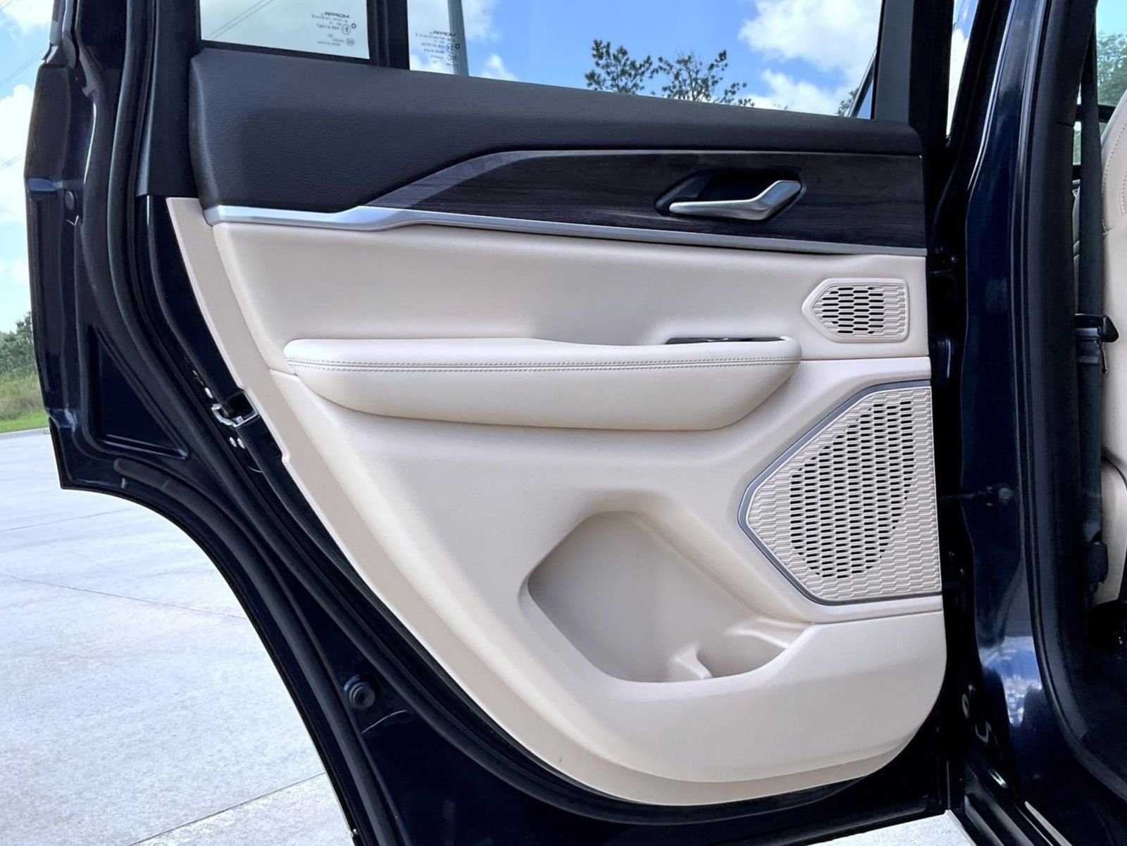 Used 2023 Black Jeep Limited image 21