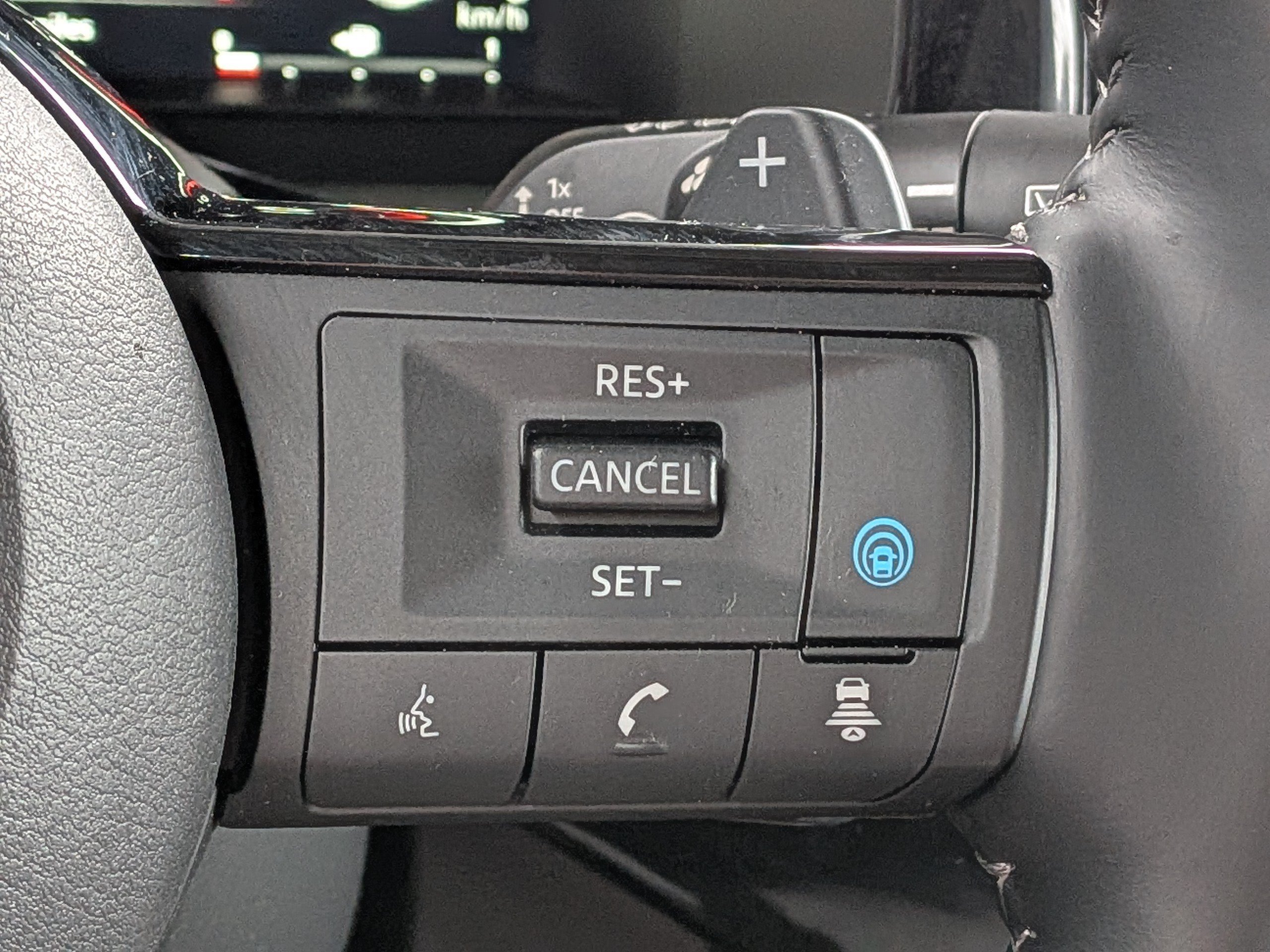 Used 2025 Gray Nissan Platinum image 26