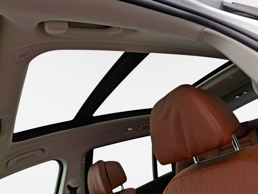 New 2026 Alpine White BMW xDrive40i image 11