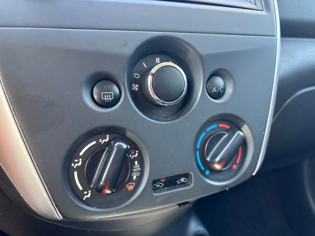 Used 2019 Black Nissan 1.6 SV image 24