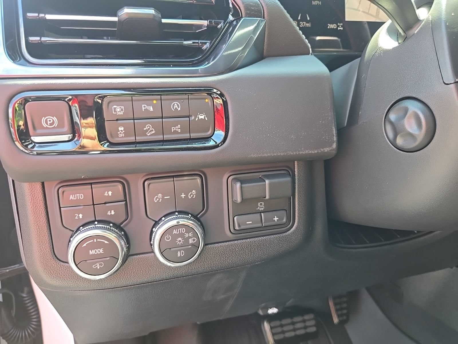2026 GMC Yukon AT4 Ultimate - Photo 34