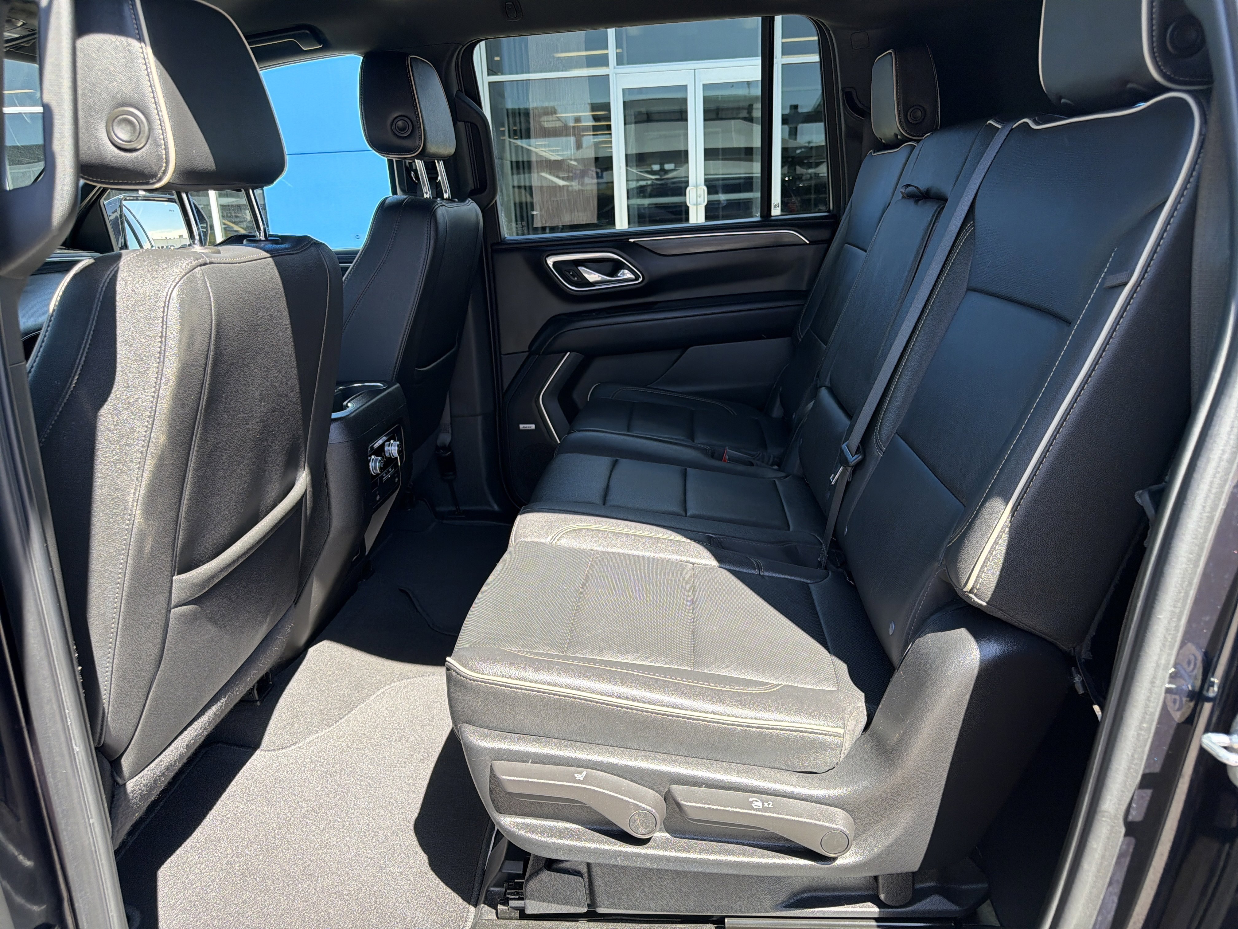 Used 2024 Midnight Blue Metallic GMC SLT image 12