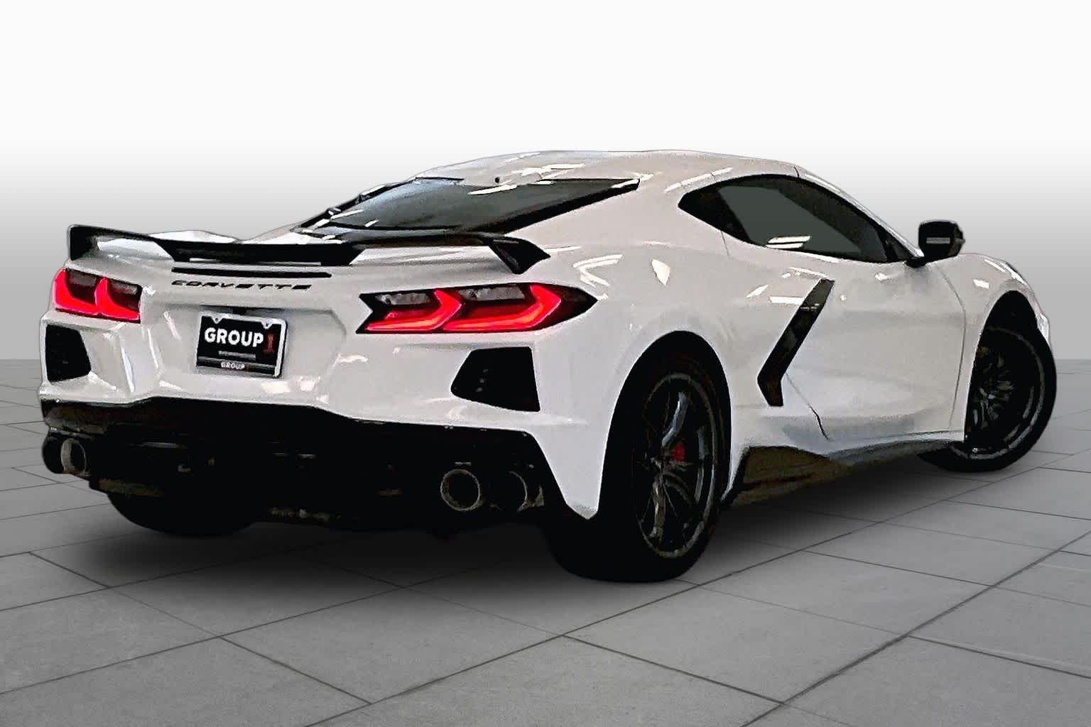 Used 2021 Arctic White Chevrolet 2LT image 11