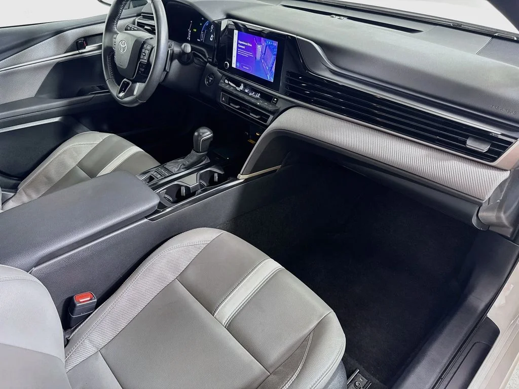 Used 2025 Ice Cap Toyota SE image 26