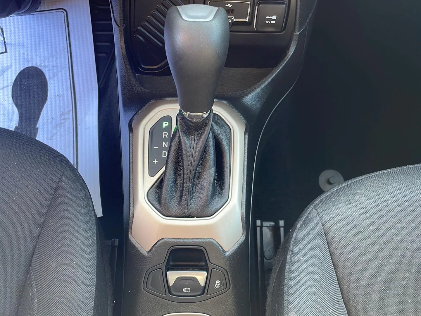 Used 2016 Granite Crystal Metallic Clearcoat Jeep Latitude image 19